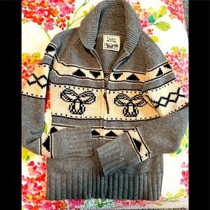 ARITZIA’S  TNA Sweater, made with 100% Lambswool.Size Medium